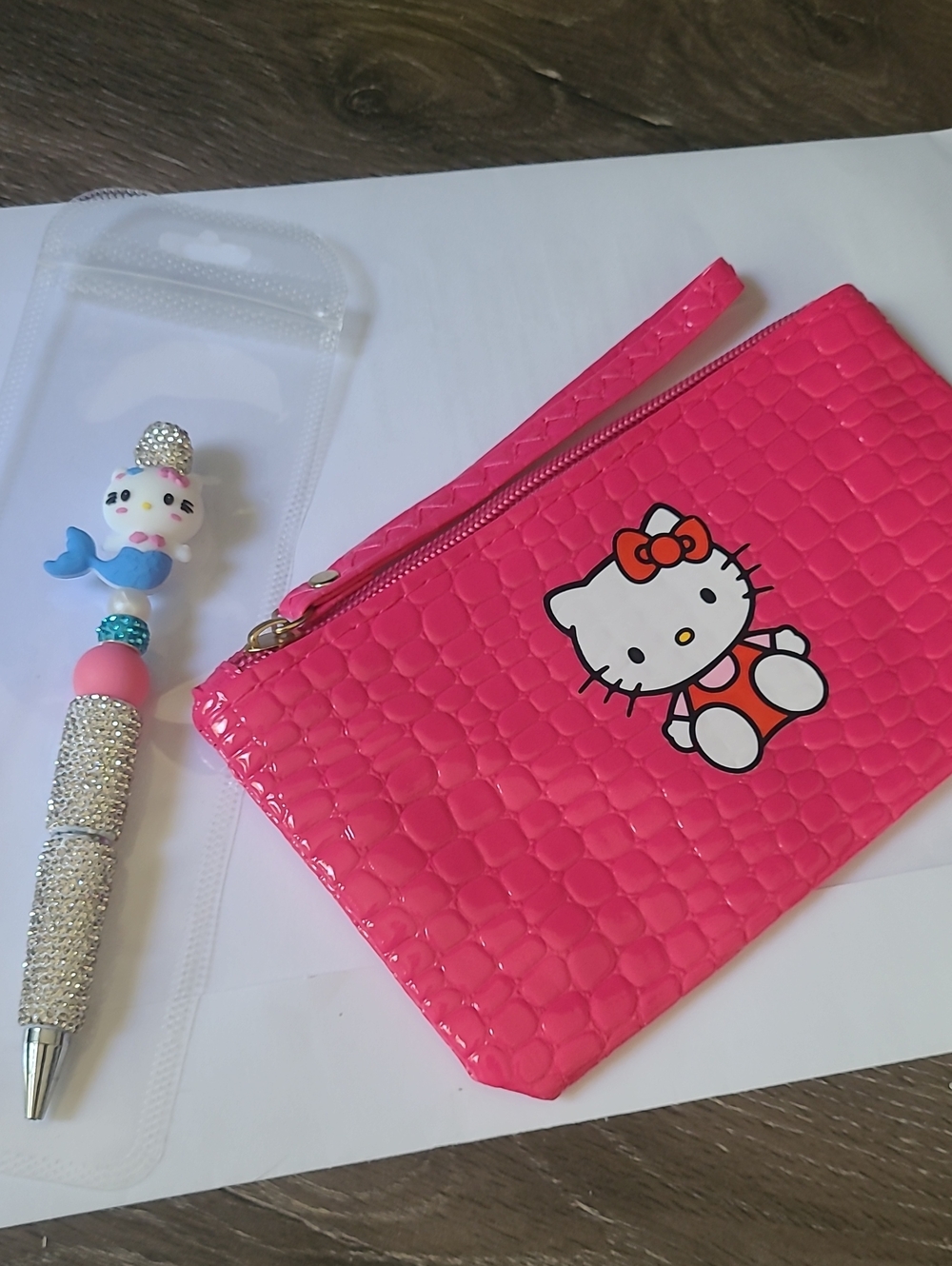 Hello Kitty  Hot Pink Wristlet Wallet And Handmade Pen.